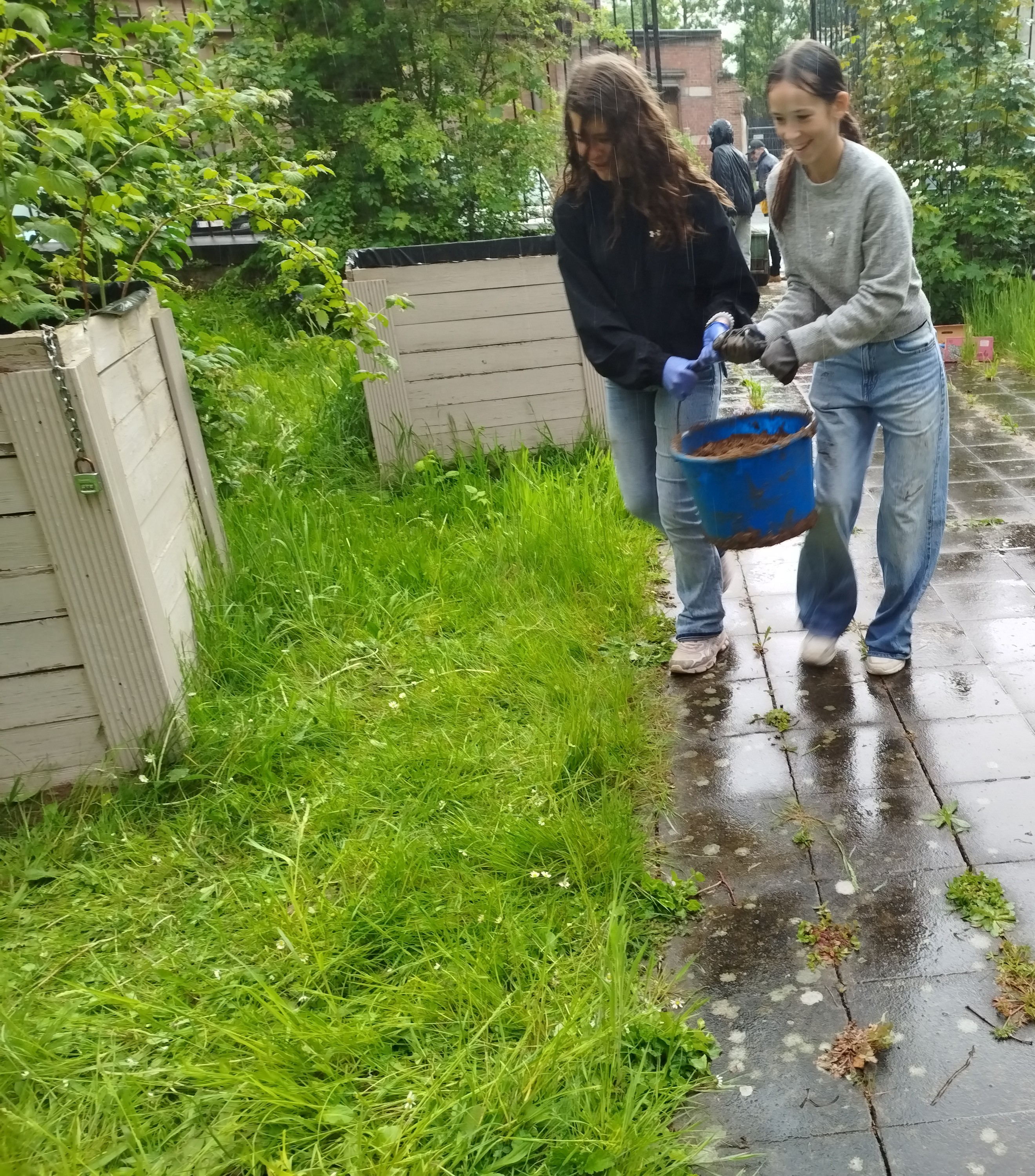 Jardinage en équipe · 18 mai 2026
